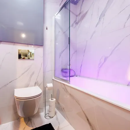 Luxury Apartment With Spa Bath- City Centre, Free Parking Rzeszow Exterior photo