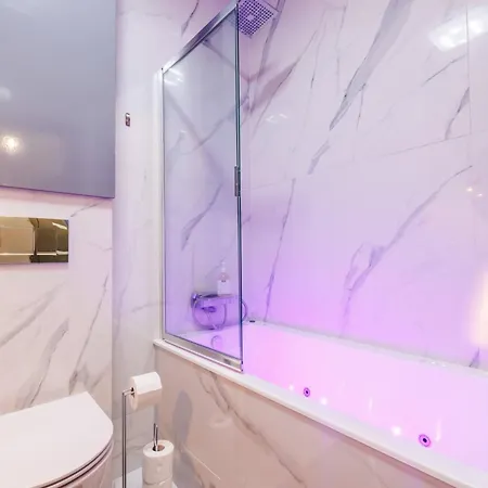 Luxury Apartment With Spa Bath- City Centre, Free Parking Rzeszow Exterior photo