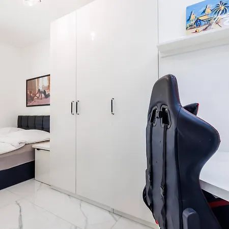 Luxury Apartment With Spa Bath- City Centre, Free Parking Rzeszow Exterior photo
